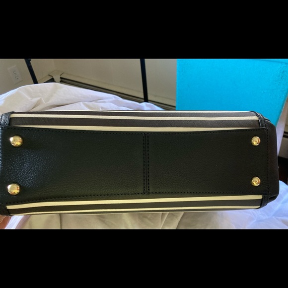 NWT black / cream striped purse & shoulder strap.  Identical front  /back - Picture 5 of 5